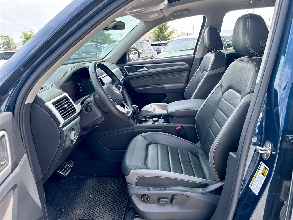 2023 Volkswagen Atlas 3.6L V6 SEL Premium R-Line Image 16 of 33