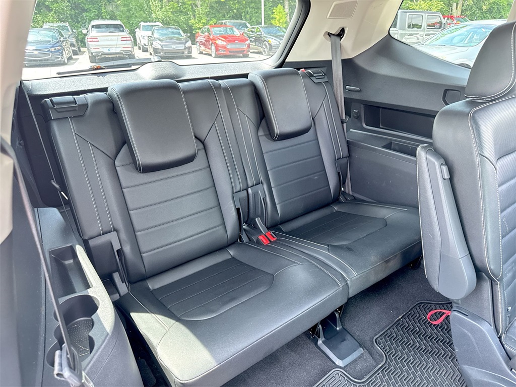 2023 Volkswagen Atlas 3.6L V6 SEL Premium R-Line Image 15 of 33