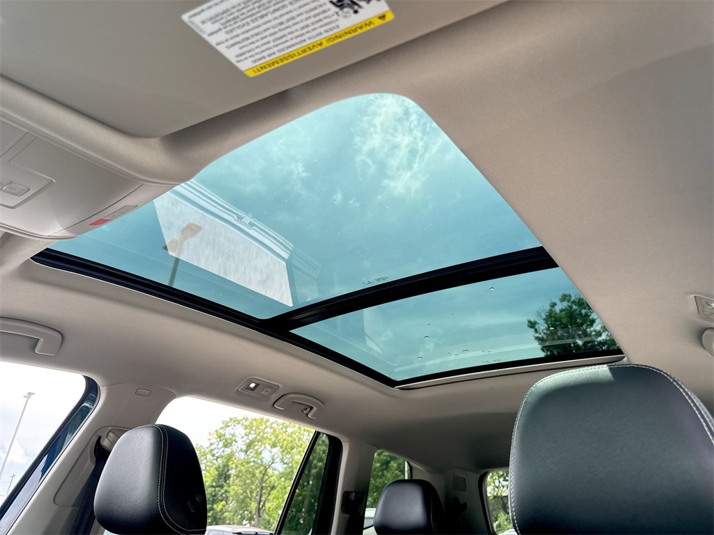 2023 Volkswagen Atlas 3.6L V6 SEL Premium R-Line Image 19 of 33