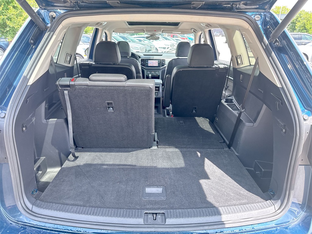 2023 Volkswagen Atlas 3.6L V6 SEL Premium R-Line Image 10 of 33