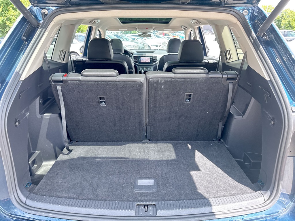 2023 Volkswagen Atlas 3.6L V6 SEL Premium R-Line Image 9 of 33