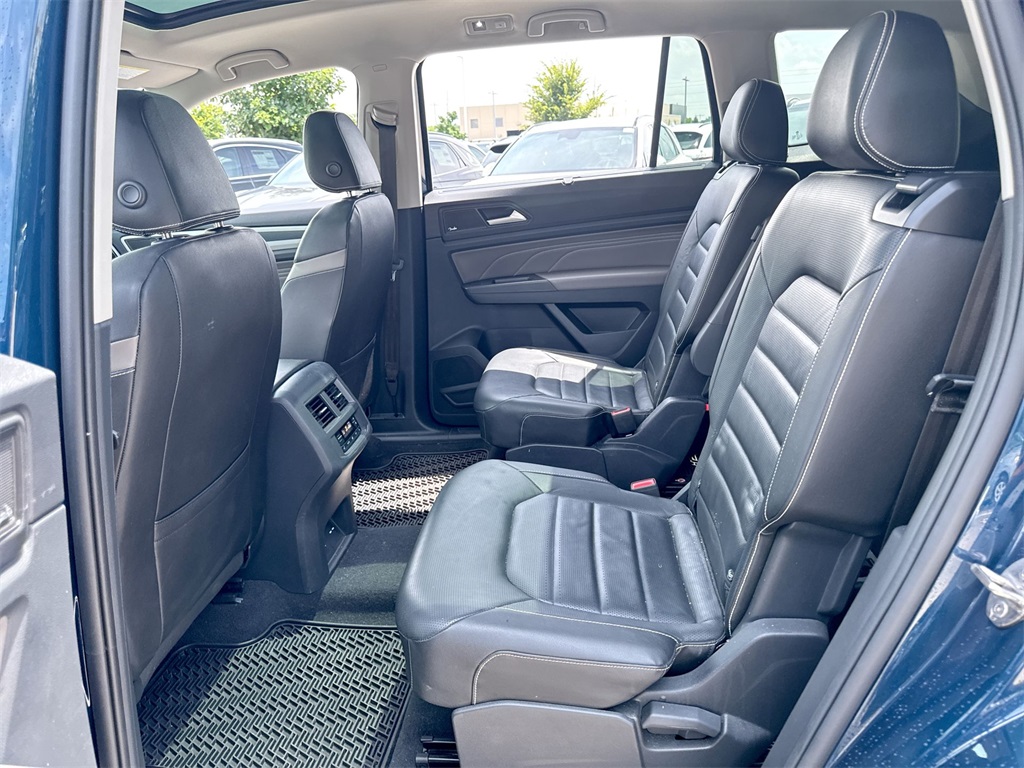2023 Volkswagen Atlas 3.6L V6 SEL Premium R-Line Image 14 of 33