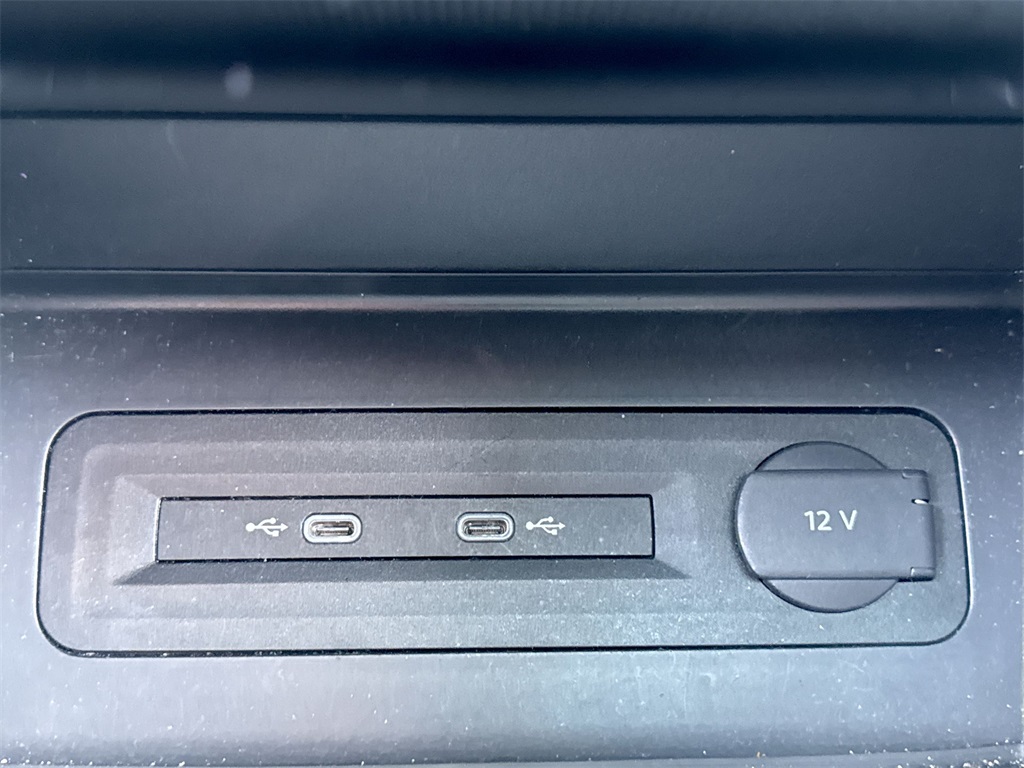 2023 Volkswagen Atlas 3.6L V6 SEL Premium R-Line Image 28 of 33