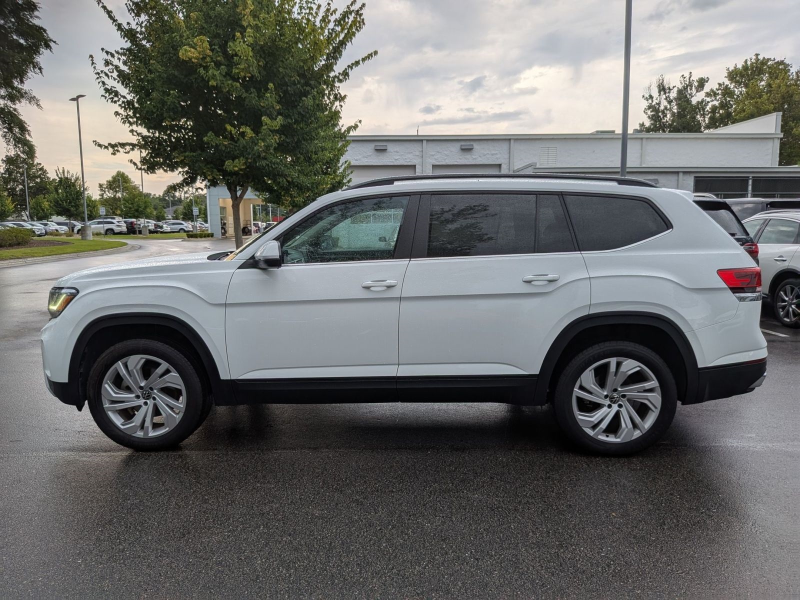 2023 Volkswagen Atlas 3.6L V6 SE Technology Image 8 of 42