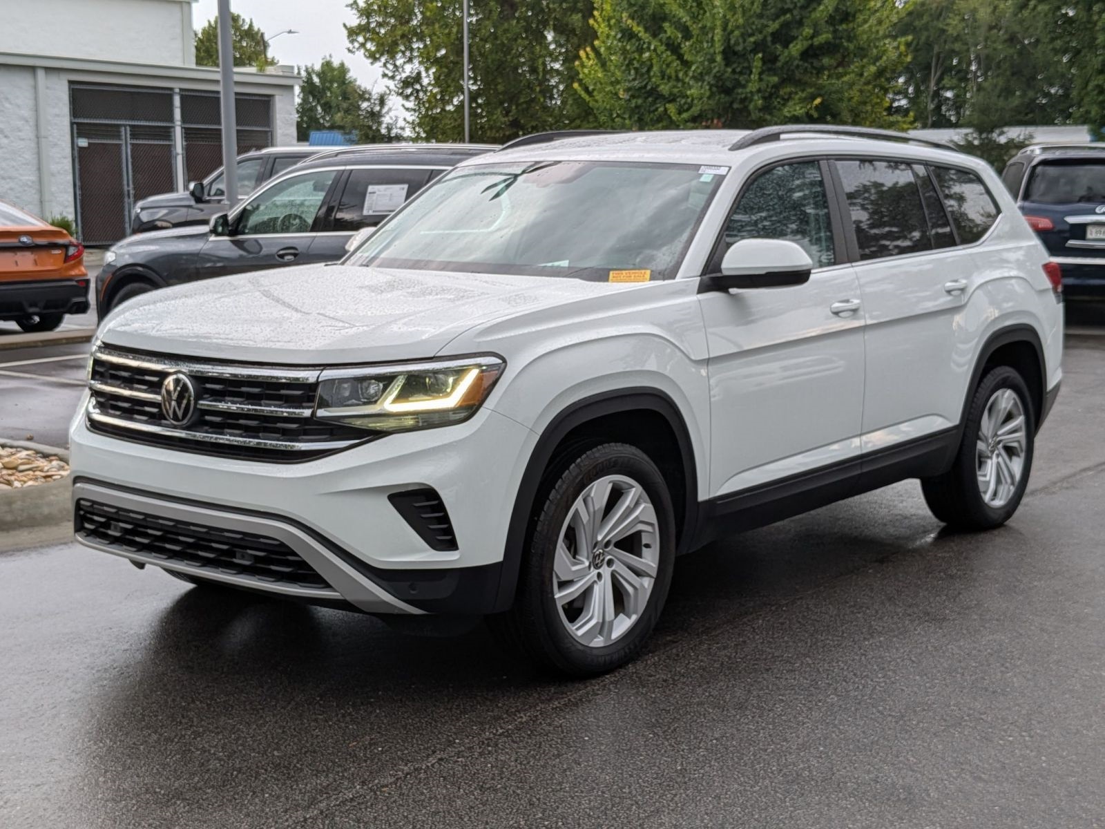 2023 Volkswagen Atlas 3.6L V6 SE Technology Image 1 of 42