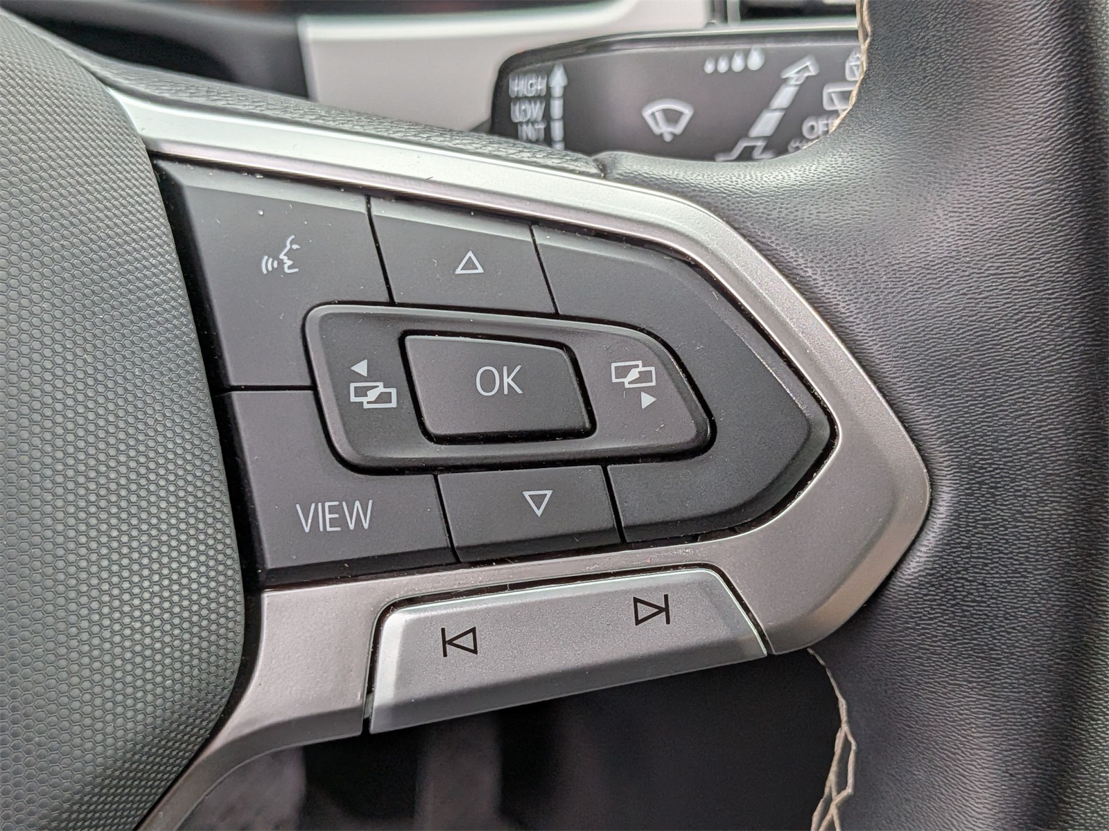 2023 Volkswagen Atlas 3.6L V6 SE Technology Image 32 of 42
