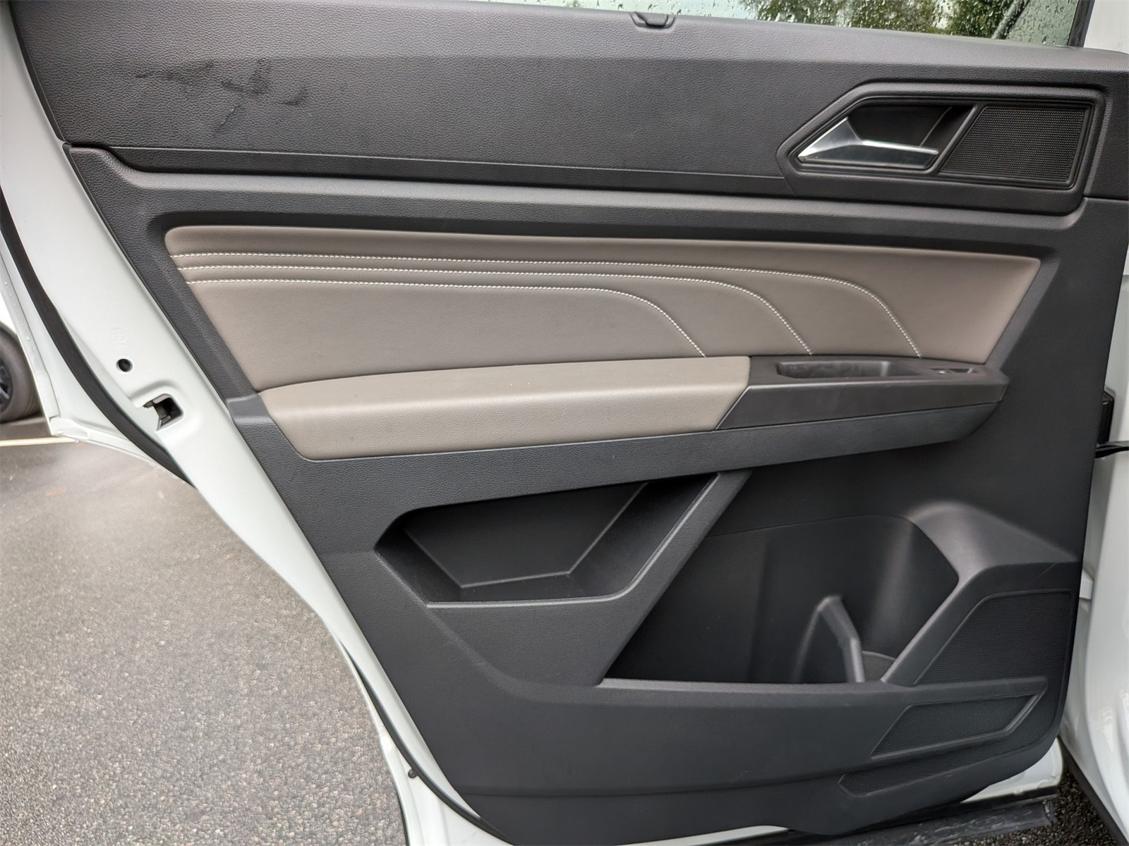 2023 Volkswagen Atlas 3.6L V6 SE Technology Image 26 of 42