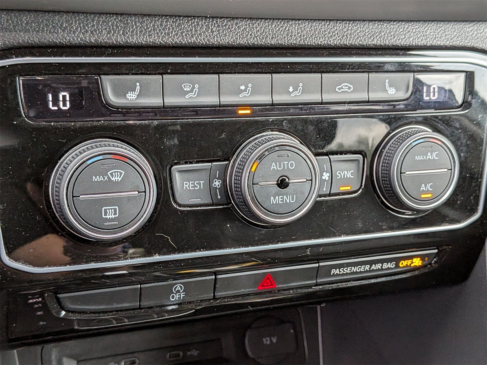 2023 Volkswagen Atlas 3.6L V6 SE Technology Image 40 of 42