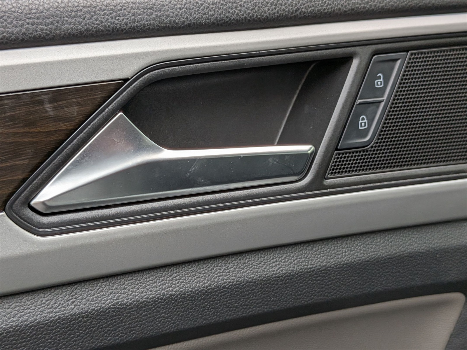 2023 Volkswagen Atlas 3.6L V6 SE Technology Image 29 of 42