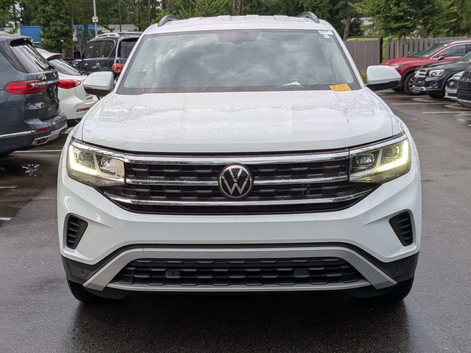 2023 Volkswagen Atlas 3.6L V6 SE Technology Image 2 of 42