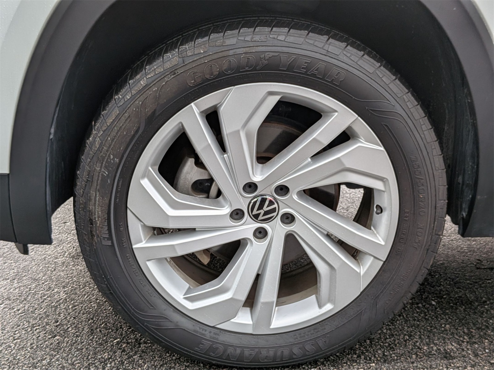 2023 Volkswagen Atlas 3.6L V6 SE Technology Image 10 of 42