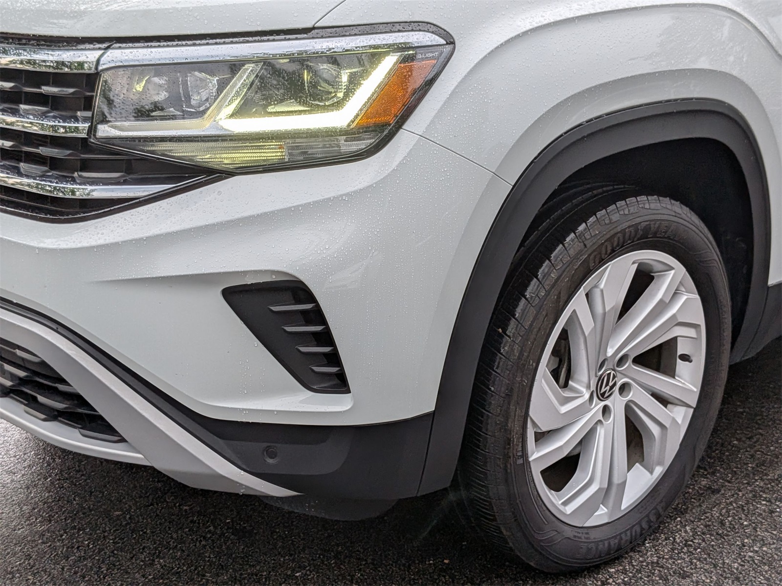 2023 Volkswagen Atlas 3.6L V6 SE Technology Image 12 of 42