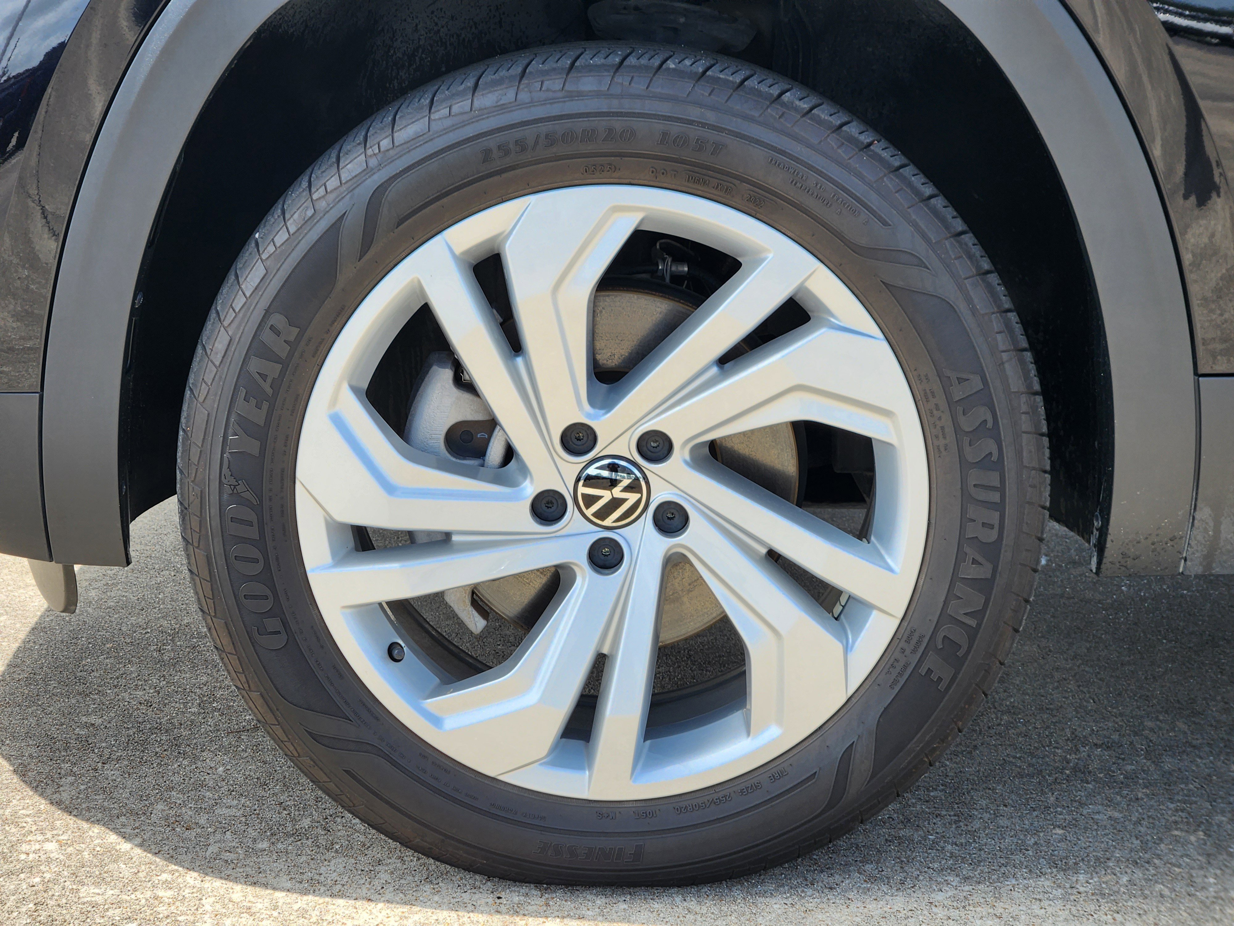 2023 Volkswagen Atlas 3.6L V6 SE Technology Image 8 of 26