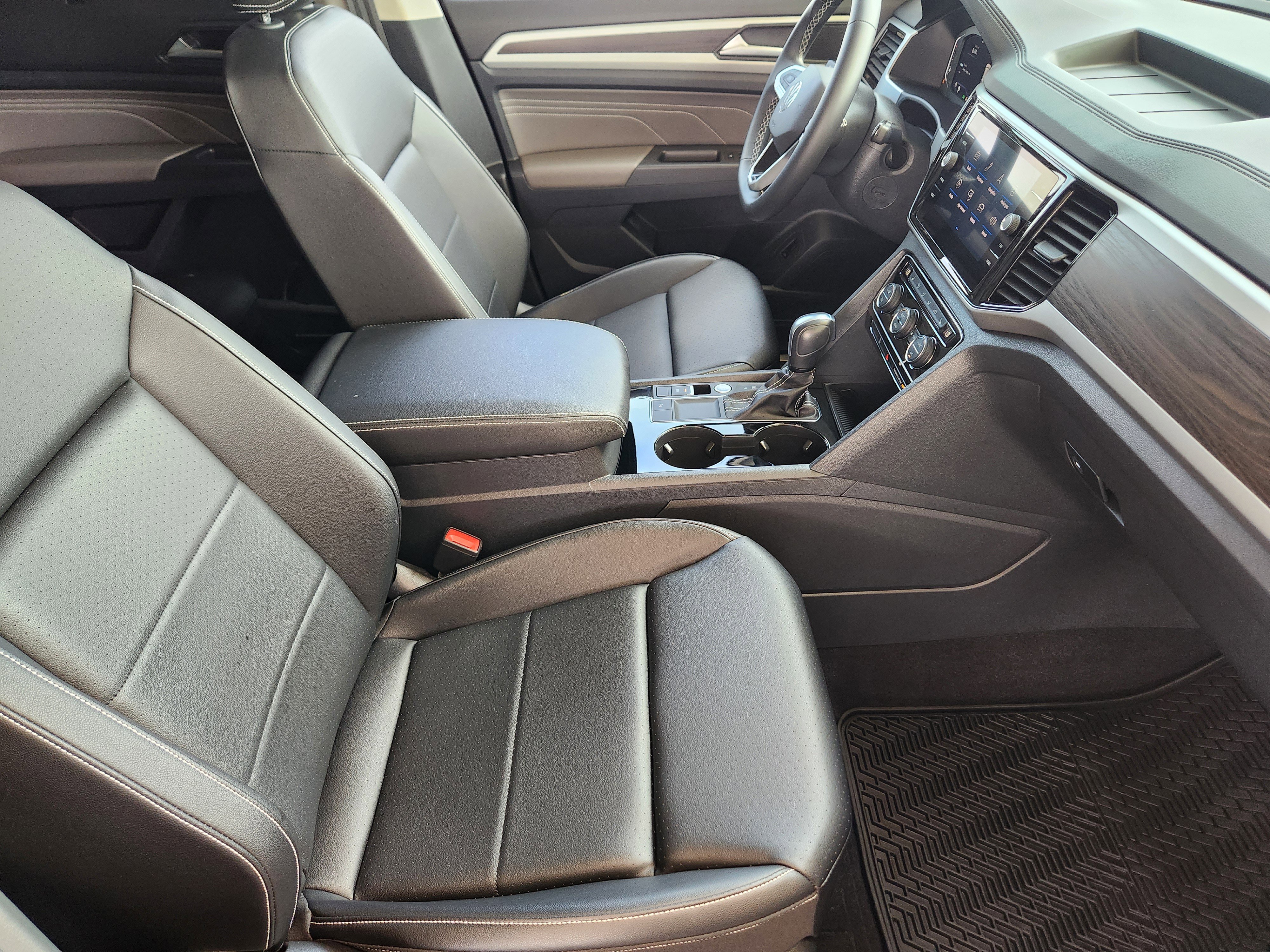 2023 Volkswagen Atlas 3.6L V6 SE Technology Image 11 of 26