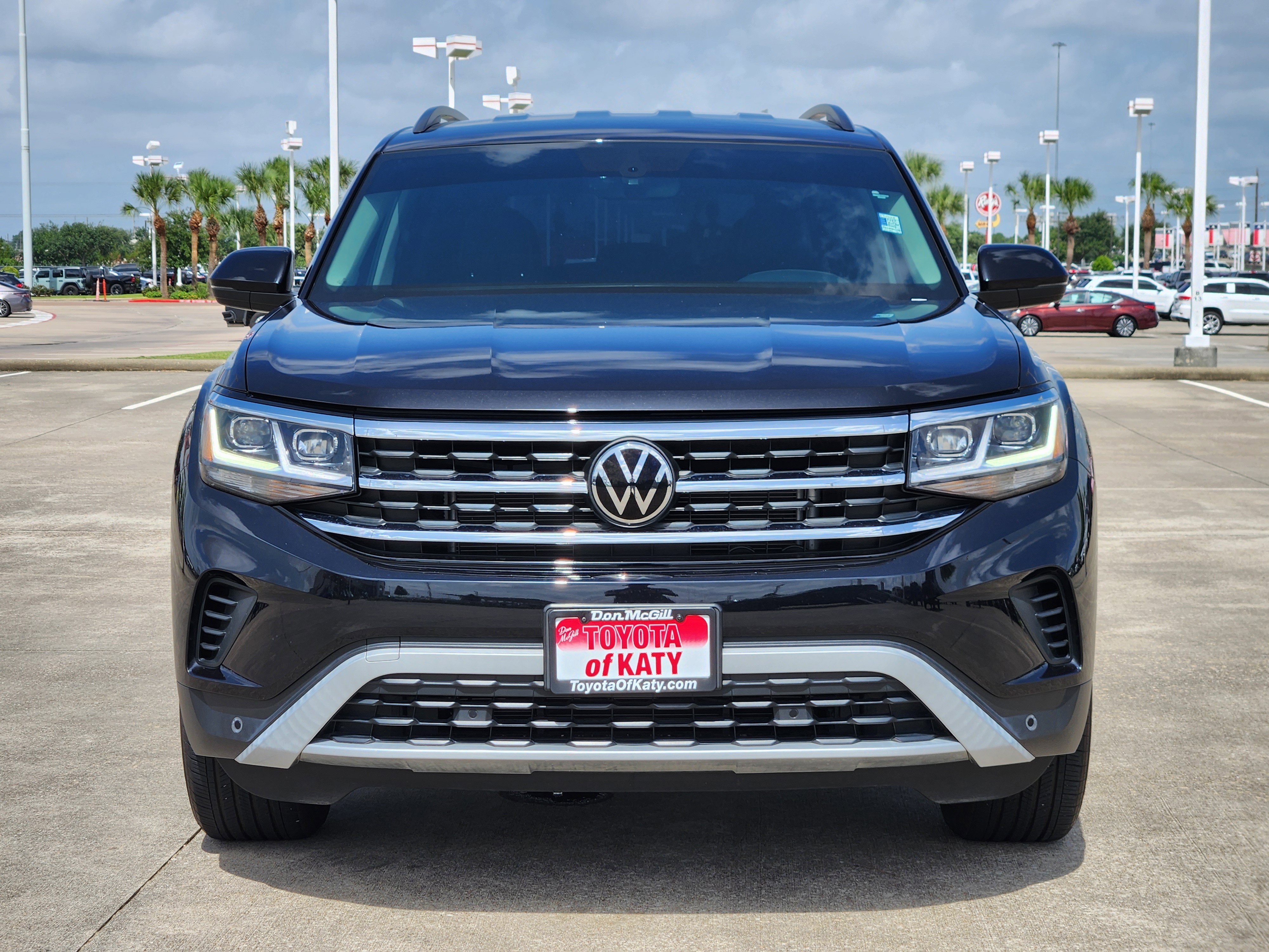 2023 Volkswagen Atlas 3.6L V6 SE Technology Image 2 of 26