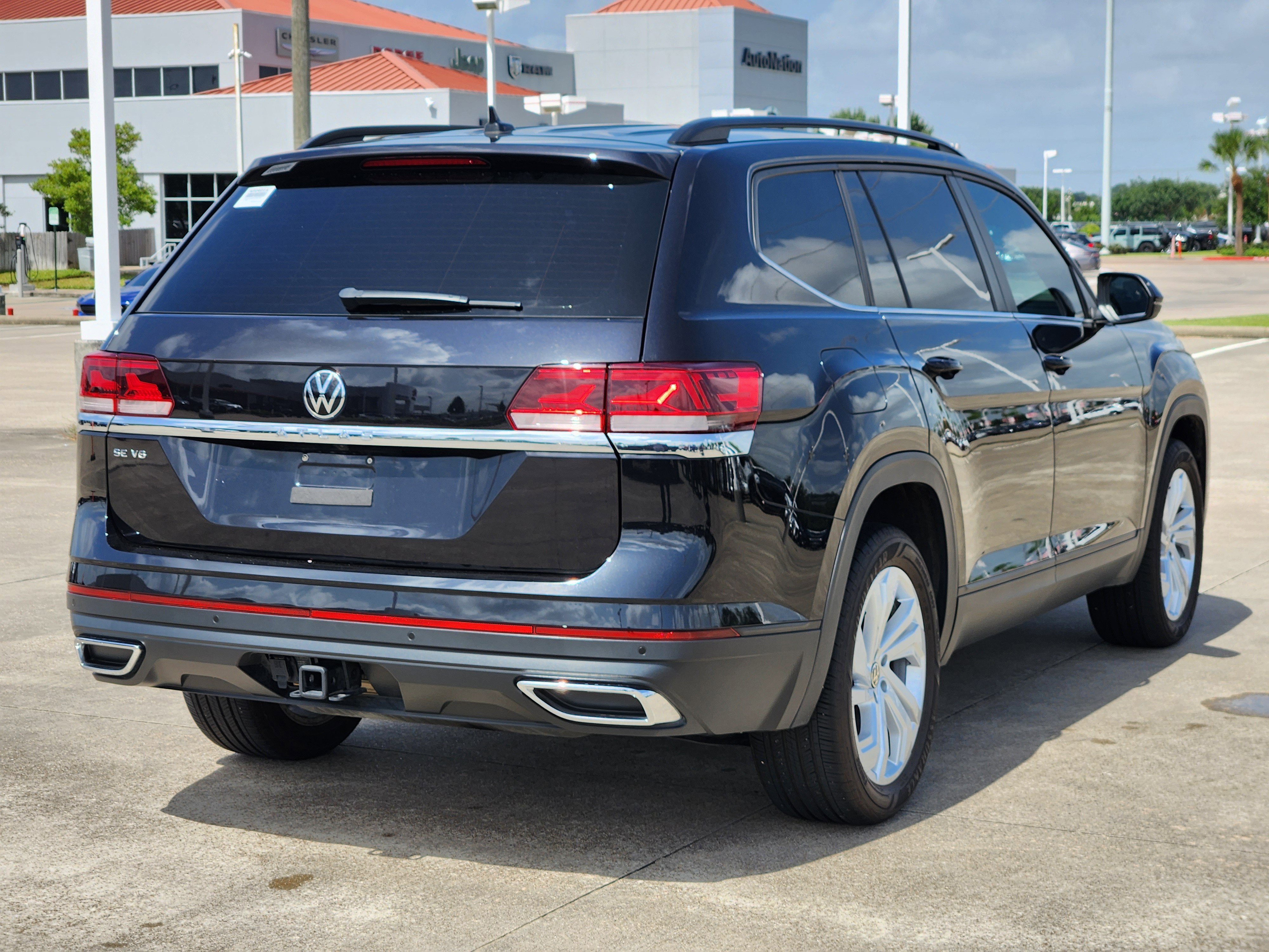 2023 Volkswagen Atlas 3.6L V6 SE Technology Image 5 of 26
