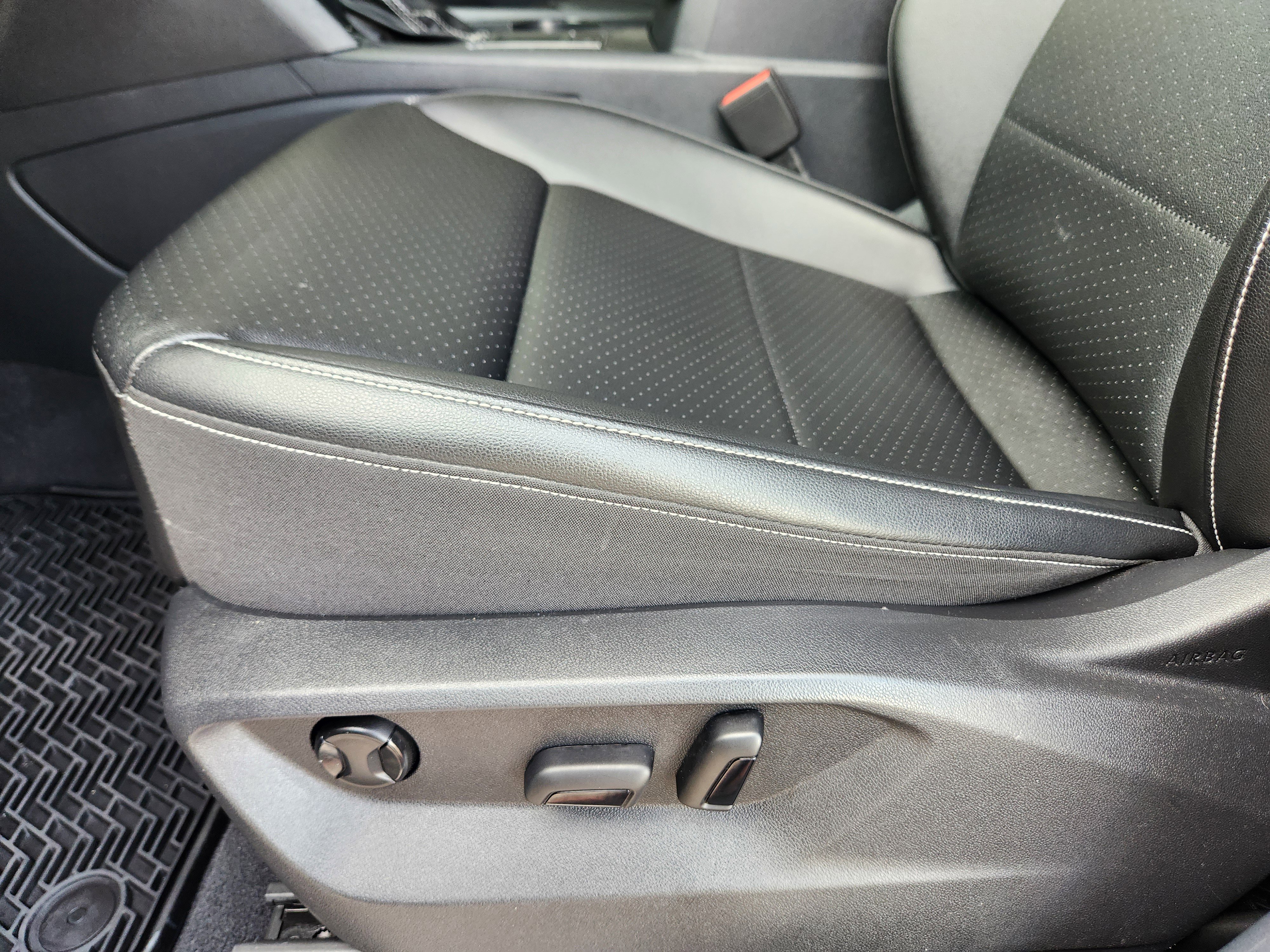 2023 Volkswagen Atlas 3.6L V6 SE Technology Image 17 of 26