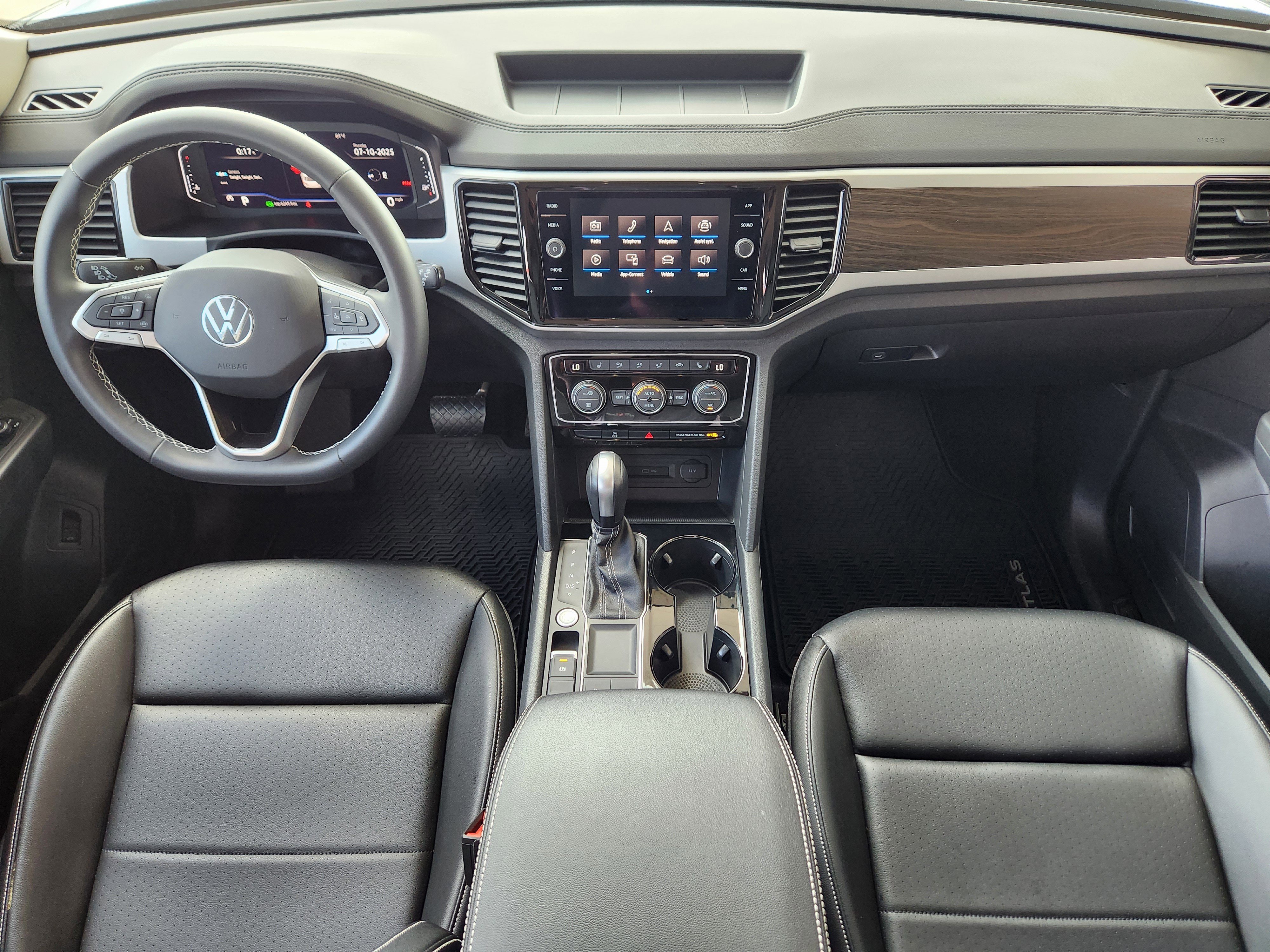2023 Volkswagen Atlas 3.6L V6 SE Technology Image 12 of 26