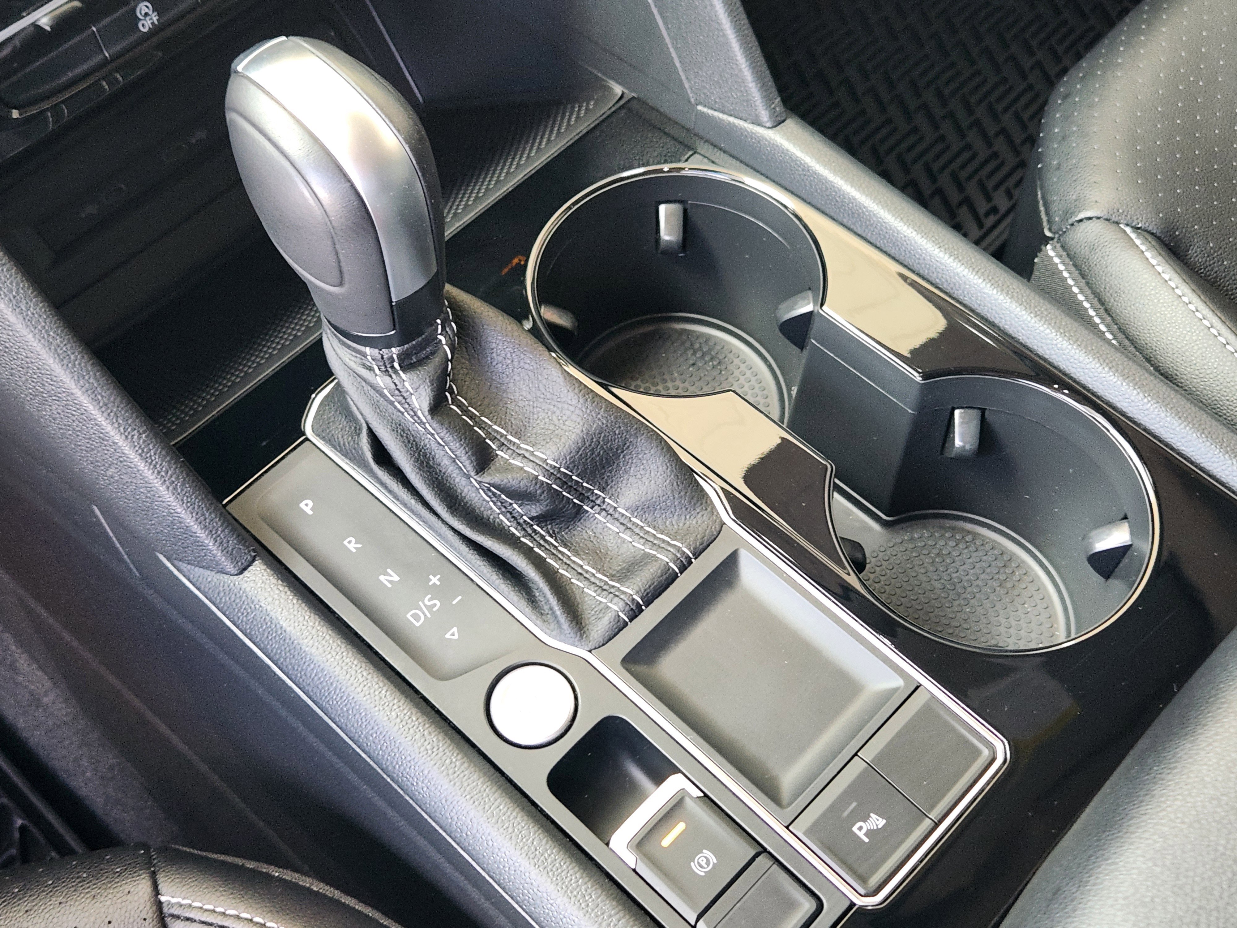 2023 Volkswagen Atlas 3.6L V6 SE Technology Image 16 of 26