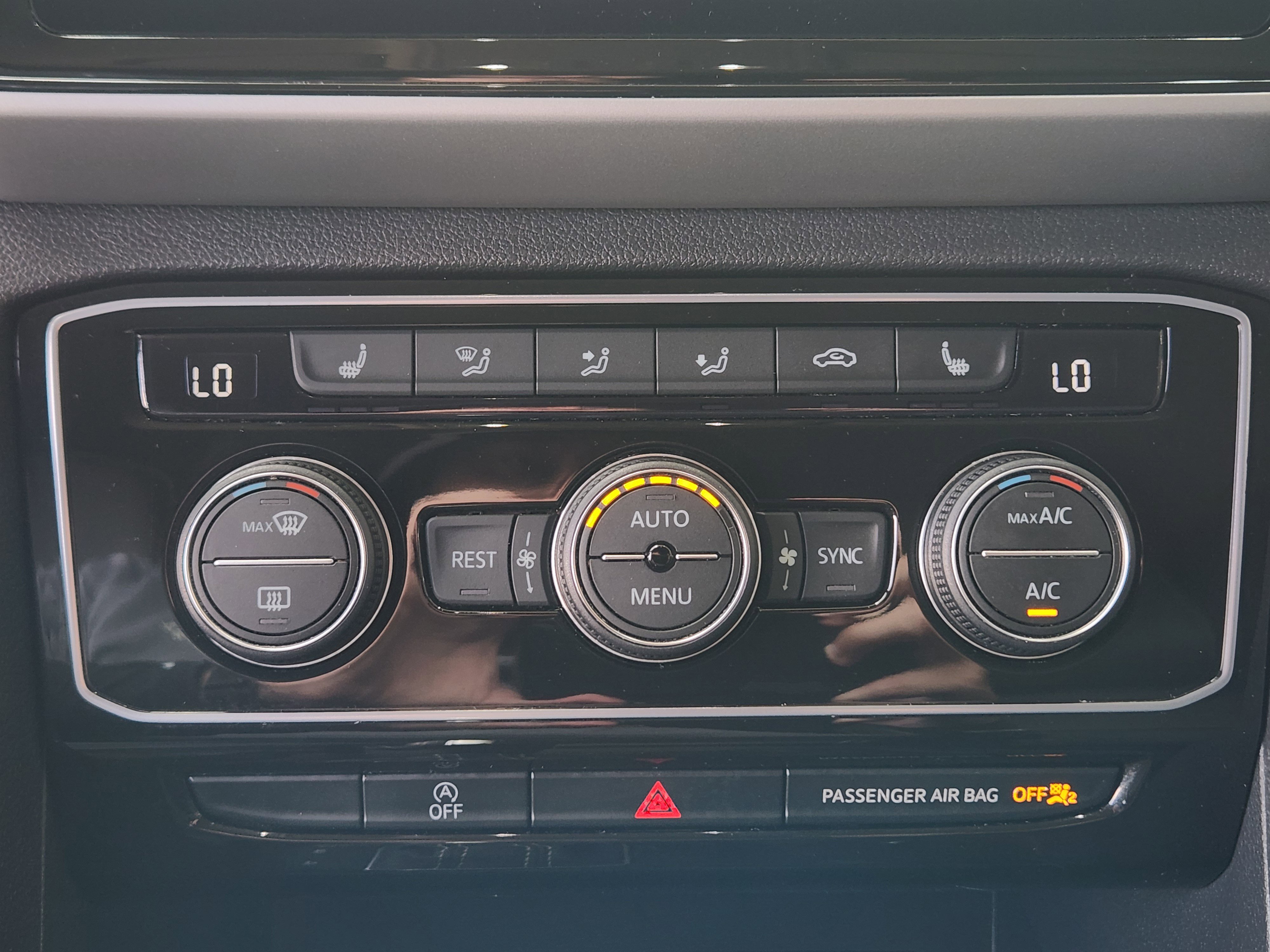 2023 Volkswagen Atlas 3.6L V6 SE Technology Image 25 of 26
