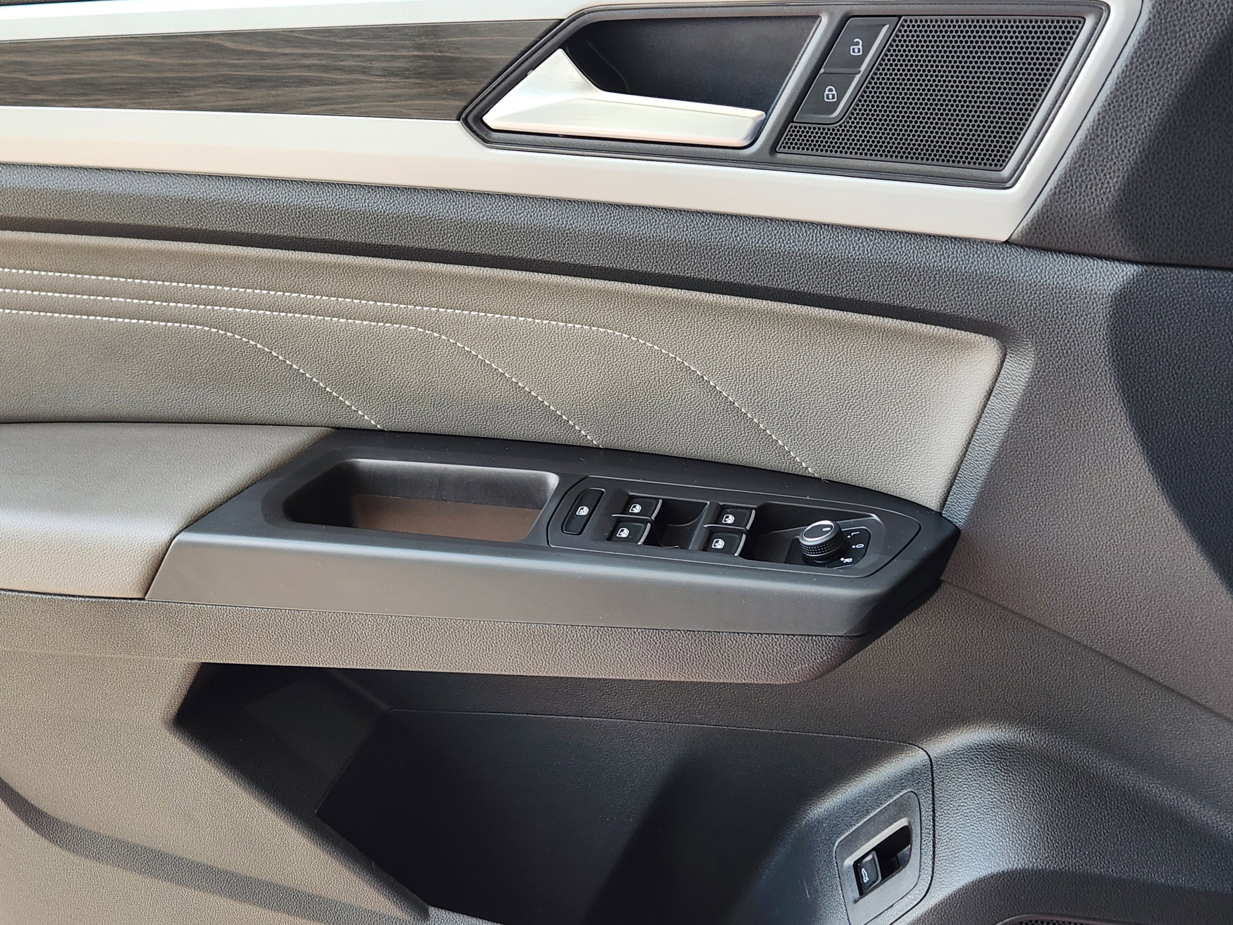 2023 Volkswagen Atlas 3.6L V6 SE Technology Image 19 of 26