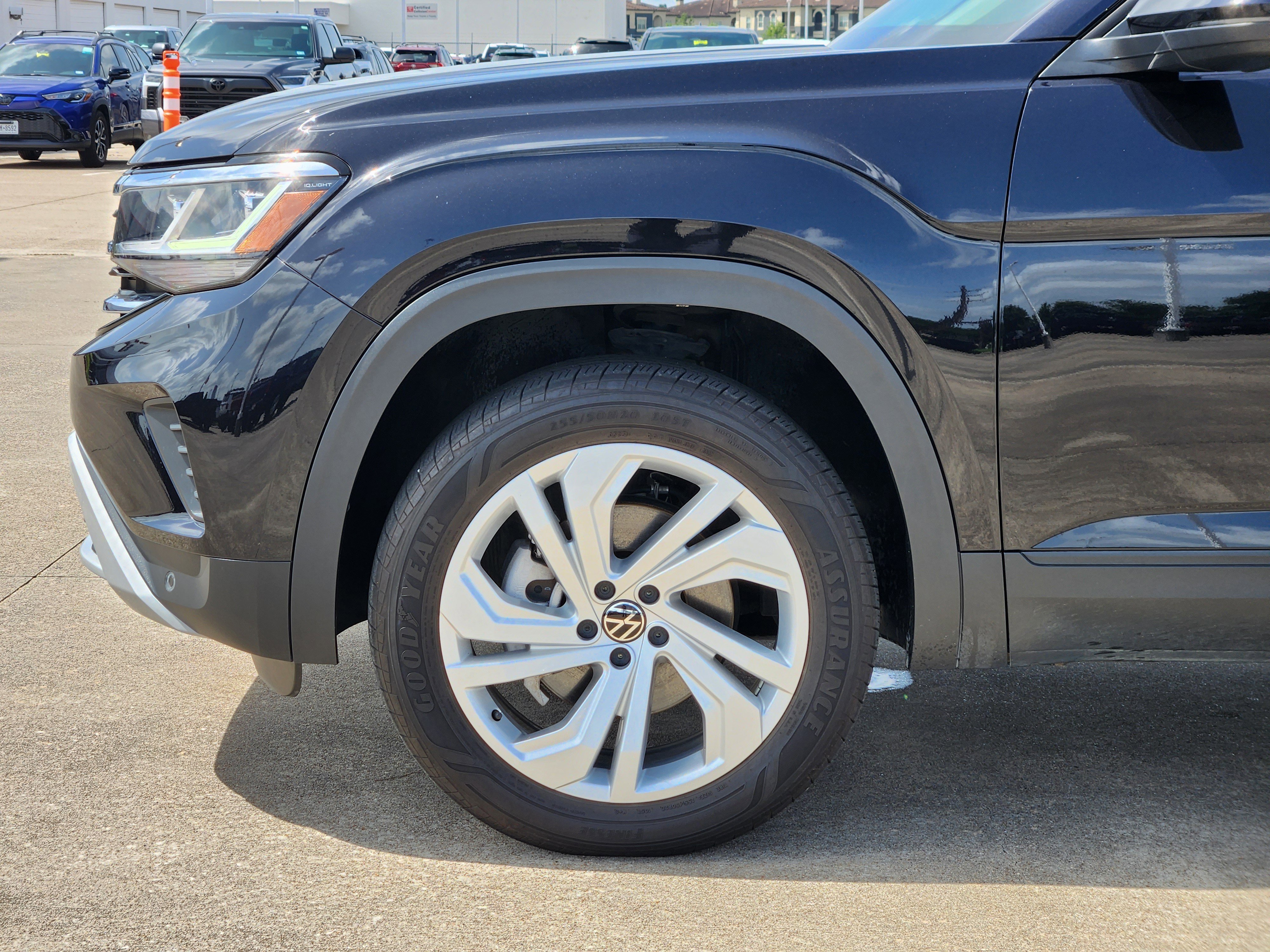 2023 Volkswagen Atlas 3.6L V6 SE Technology Image 9 of 26