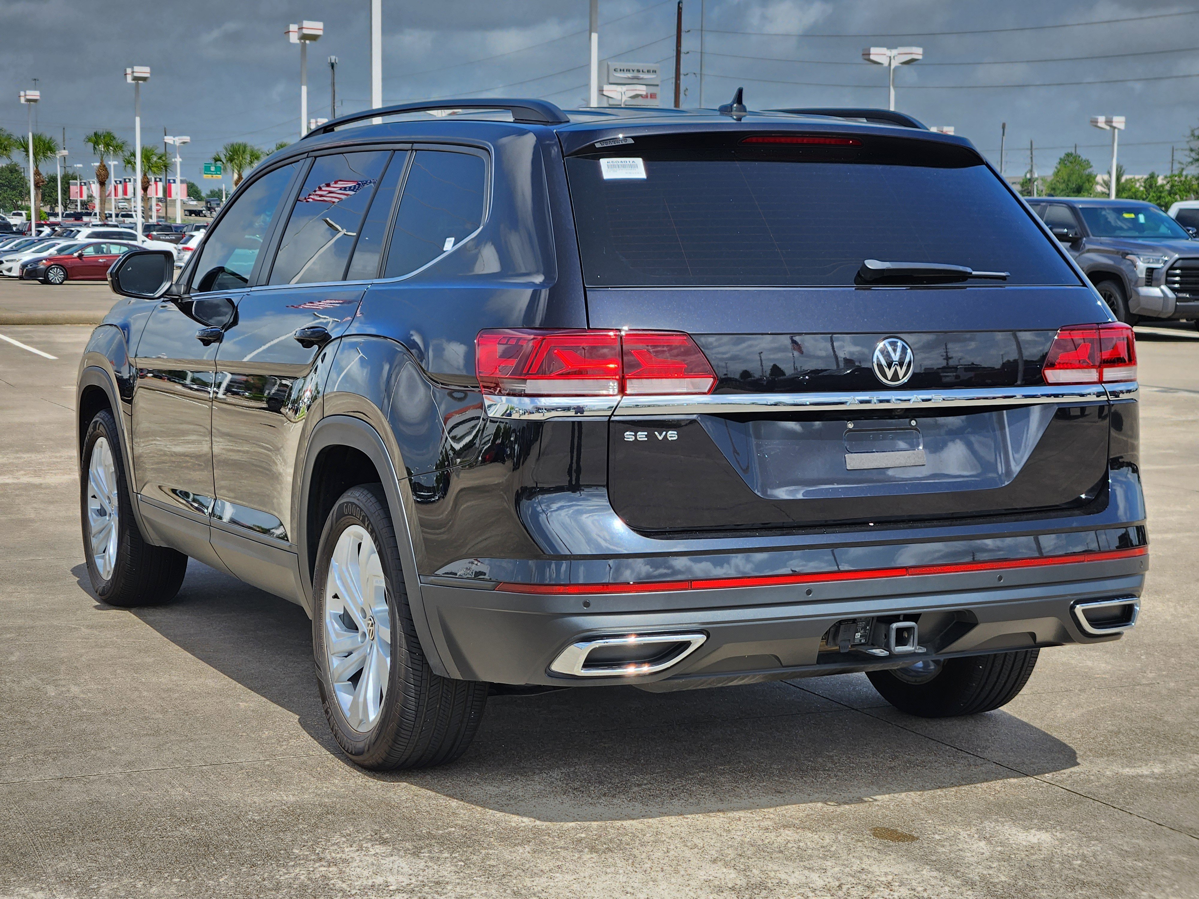 2023 Volkswagen Atlas 3.6L V6 SE Technology Image 7 of 26