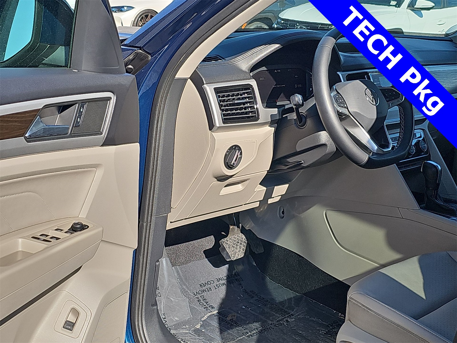 2023 Volkswagen Atlas 3.6L V6 SE Technology Image 17 of 27