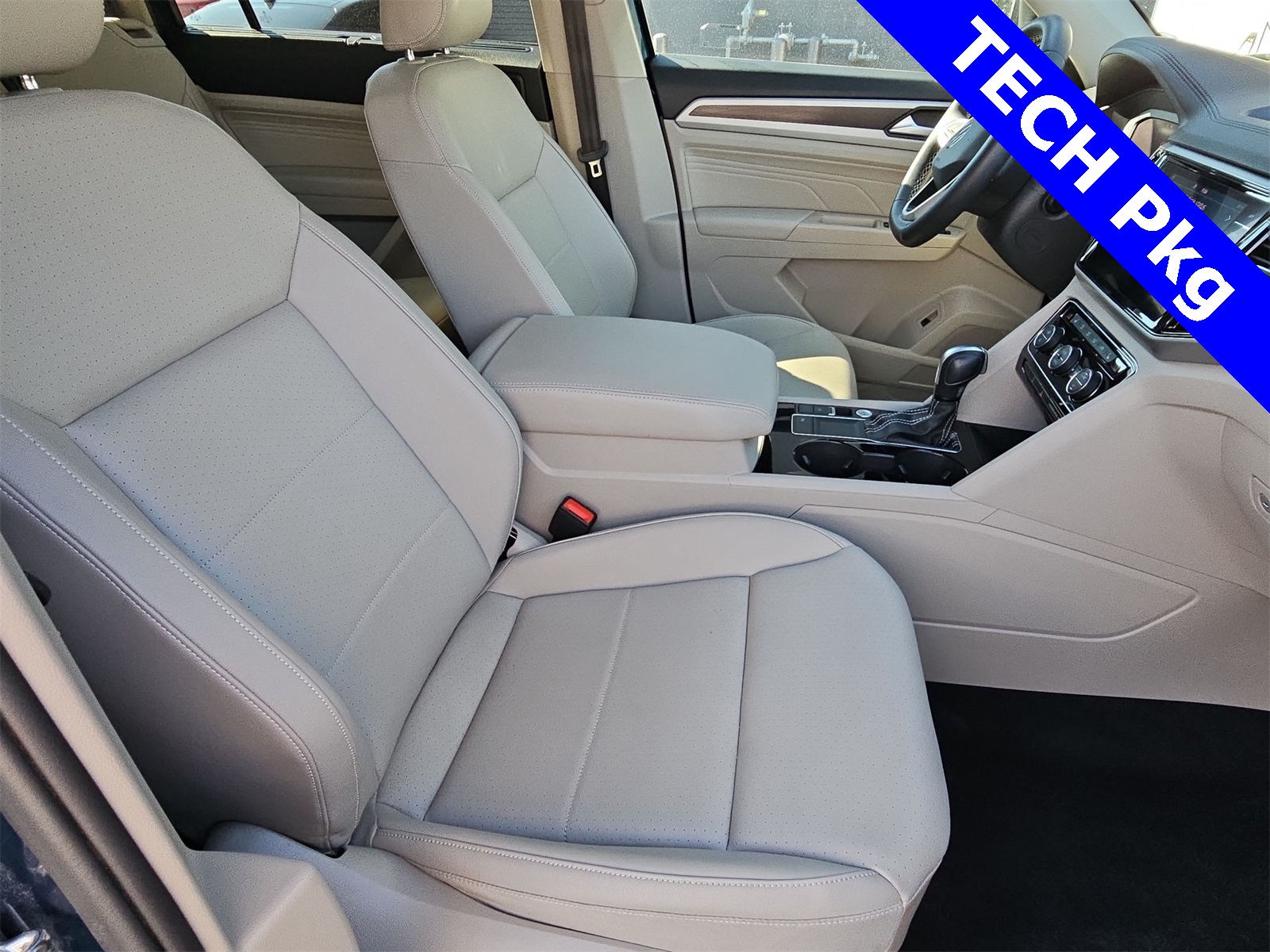 2023 Volkswagen Atlas 3.6L V6 SE Technology Image 13 of 27