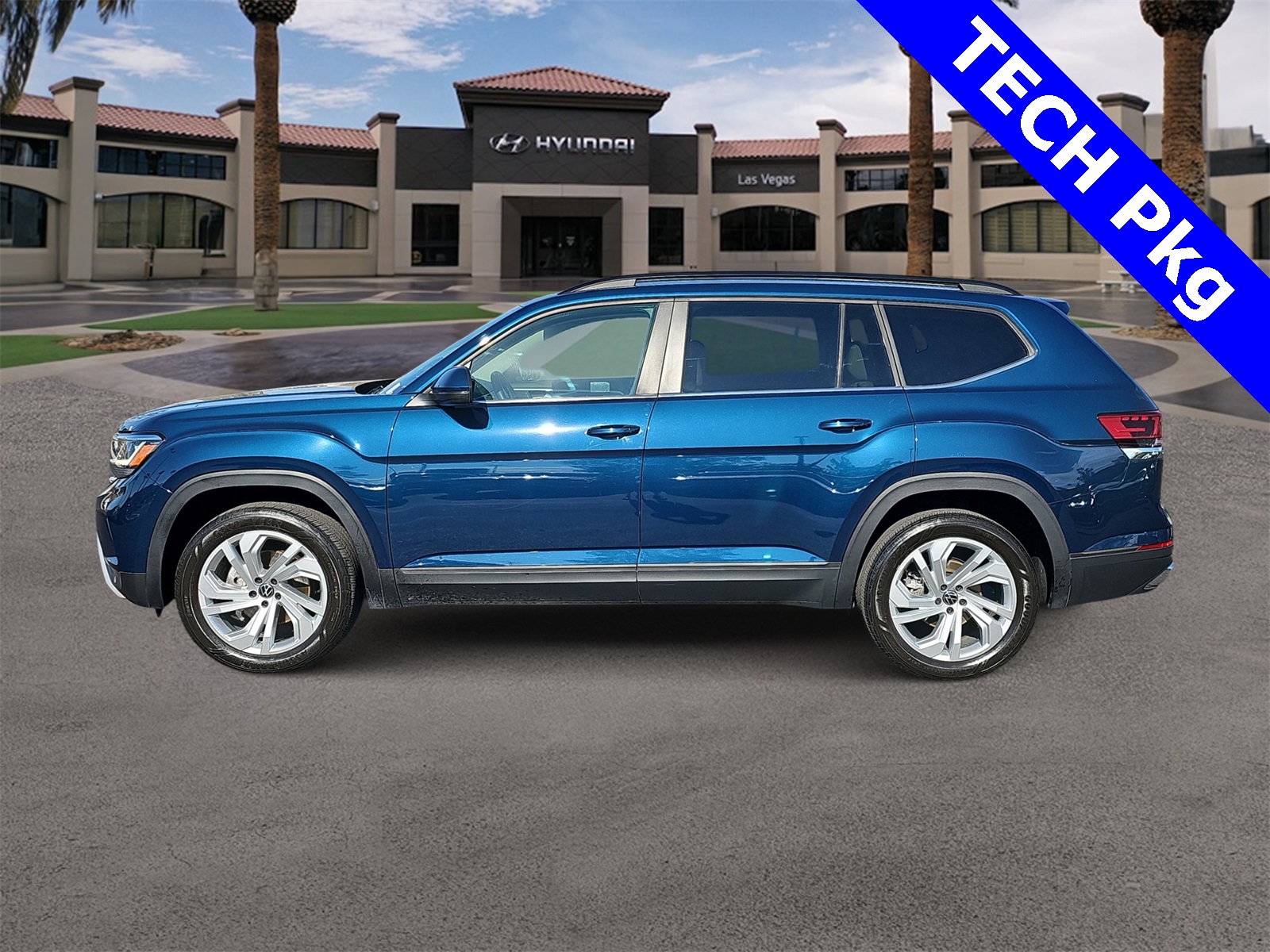 2023 Volkswagen Atlas 3.6L V6 SE Technology Image 9 of 27