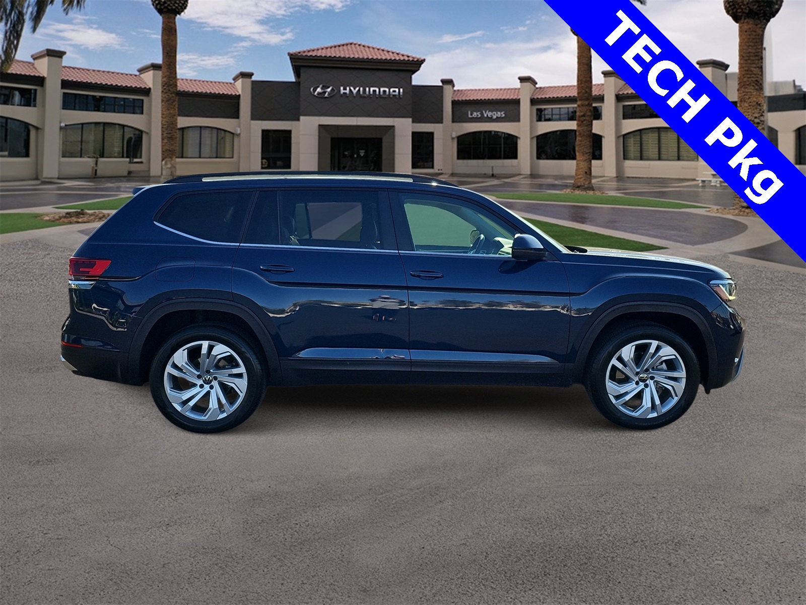 2023 Volkswagen Atlas 3.6L V6 SE Technology Image 5 of 27