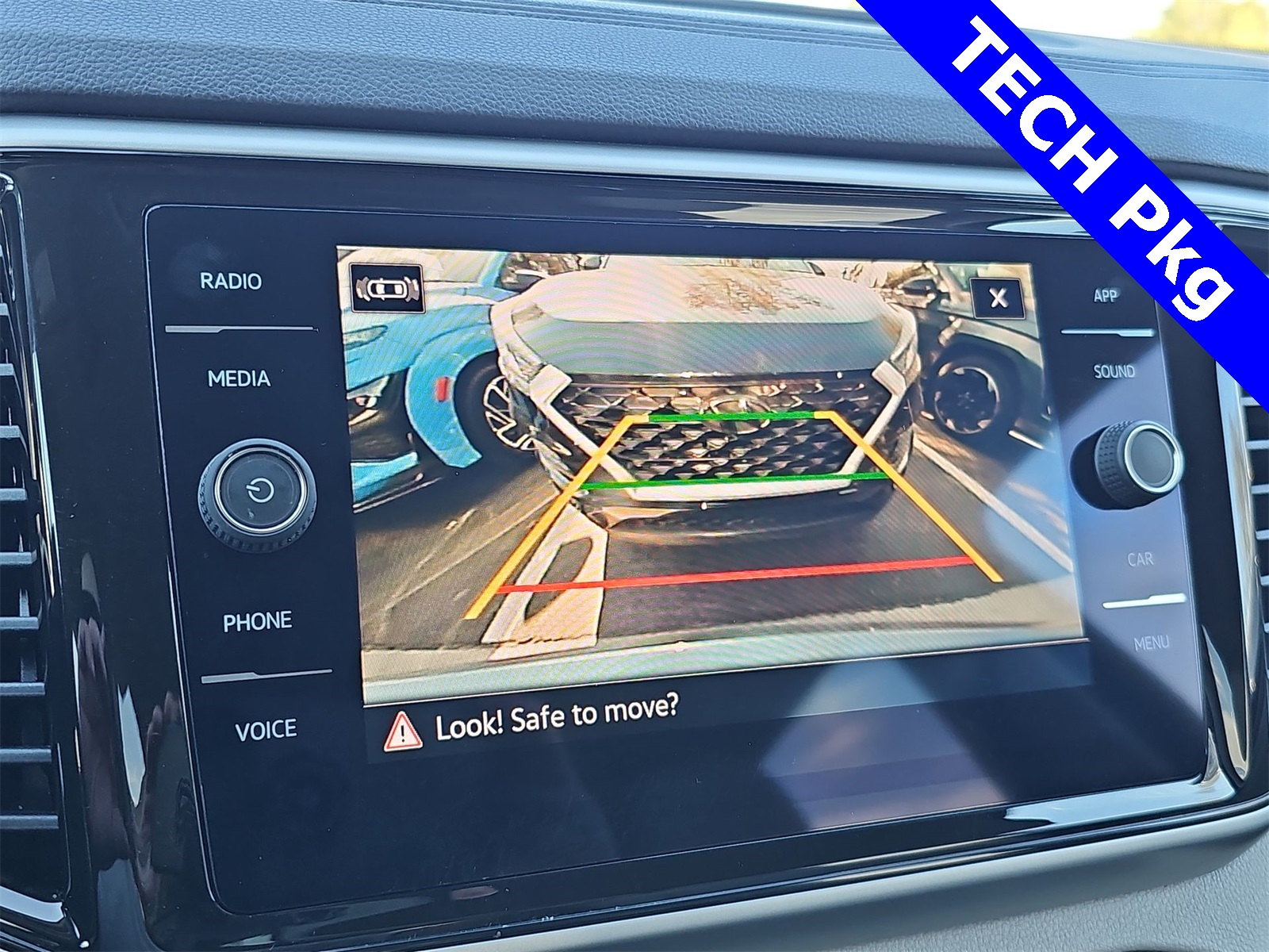 2023 Volkswagen Atlas 3.6L V6 SE Technology Image 20 of 27