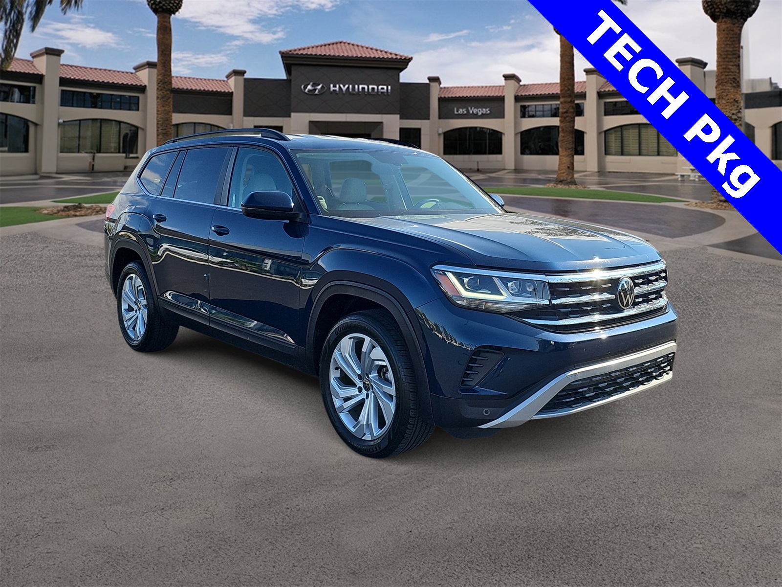 2023 Volkswagen Atlas 3.6L V6 SE Technology Image 4 of 27