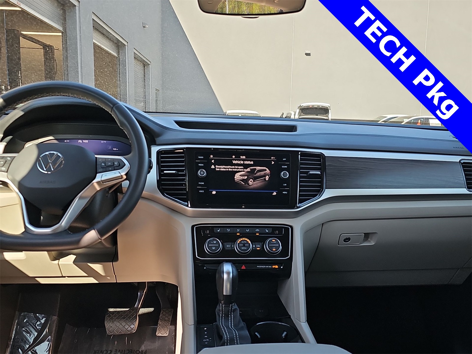 2023 Volkswagen Atlas 3.6L V6 SE Technology Image 16 of 27