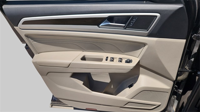 2023 Volkswagen Atlas 3.6L V6 SE Technology Image 22 of 34