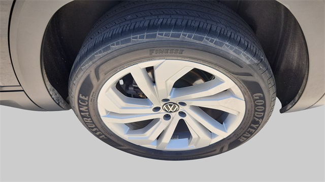 2023 Volkswagen Atlas 3.6L V6 SE Technology Image 9 of 34