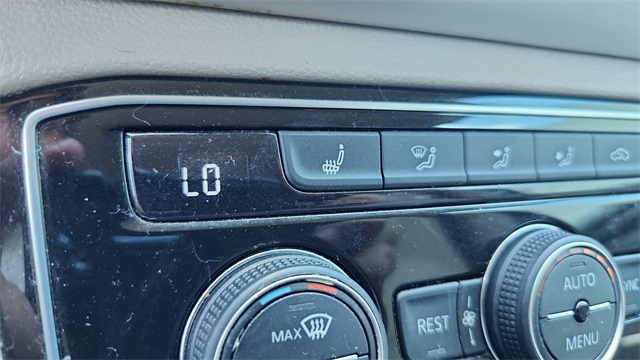 2023 Volkswagen Atlas 3.6L V6 SE Technology Image 25 of 34