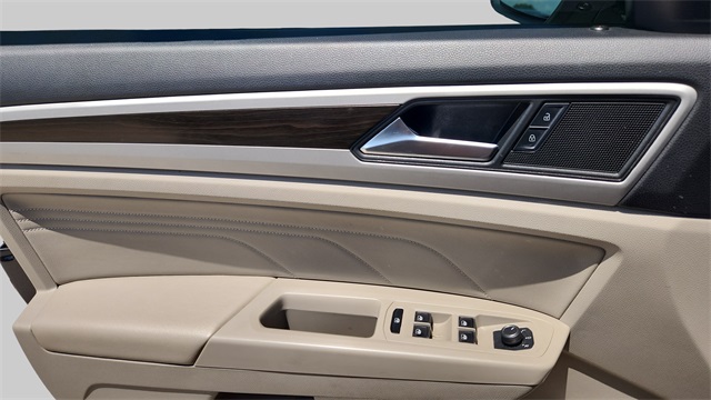 2023 Volkswagen Atlas 3.6L V6 SE Technology Image 23 of 34
