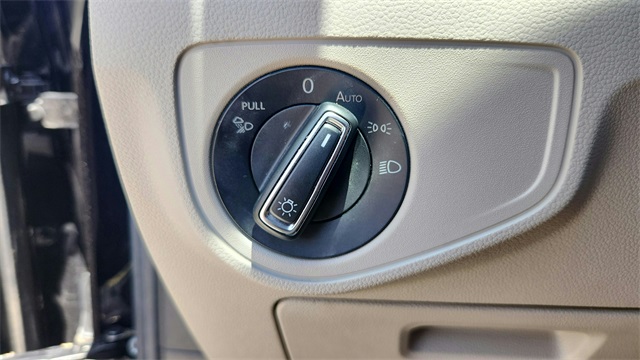 2023 Volkswagen Atlas 3.6L V6 SE Technology Image 30 of 34