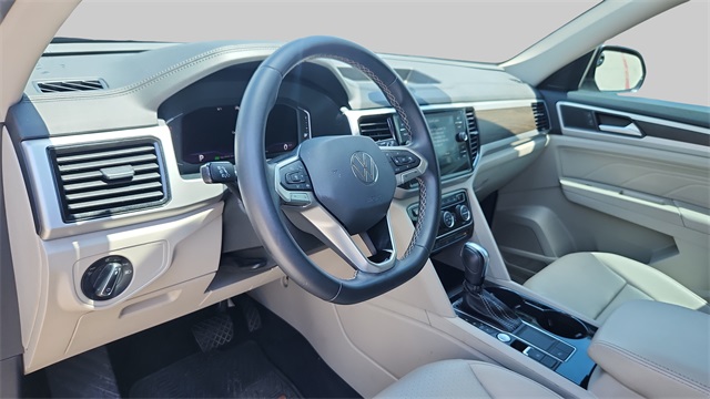 2023 Volkswagen Atlas 3.6L V6 SE Technology Image 14 of 34