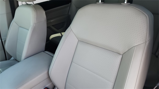 2023 Volkswagen Atlas 3.6L V6 SE Technology Image 13 of 34
