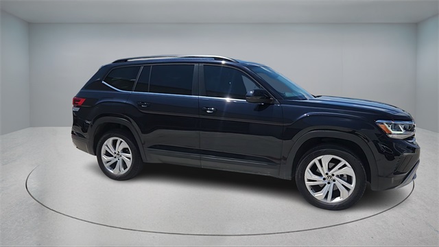 2023 Volkswagen Atlas 3.6L V6 SE Technology Image 2 of 34