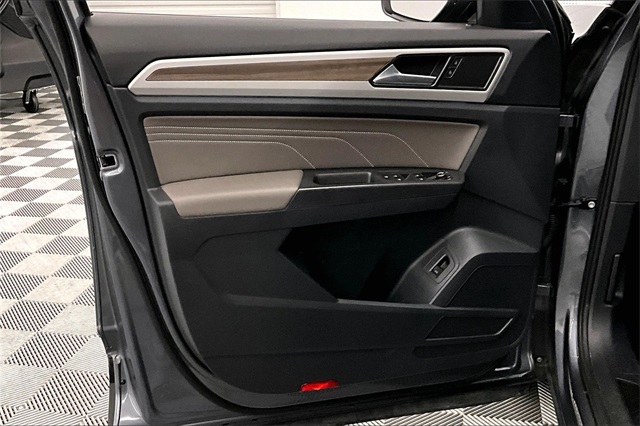 Vehicle image 26 of 38