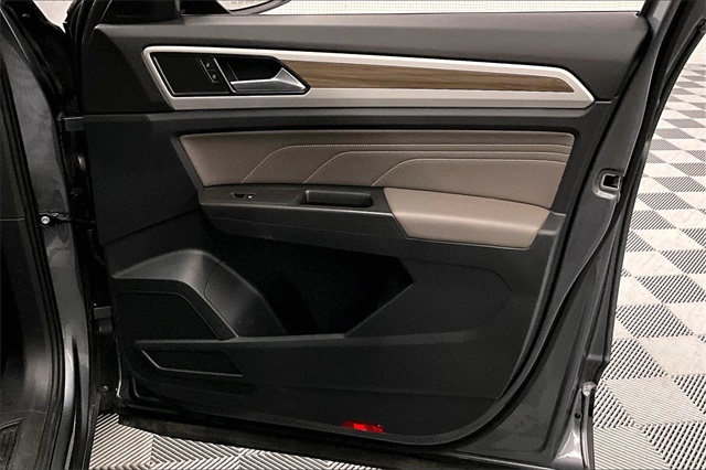 Vehicle image 27 of 38