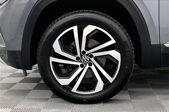 Vehicle image 7 of 38