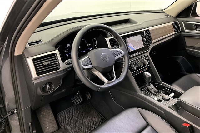 Vehicle image 14 of 38