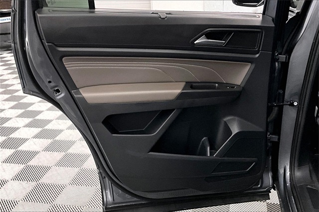 Vehicle image 25 of 38