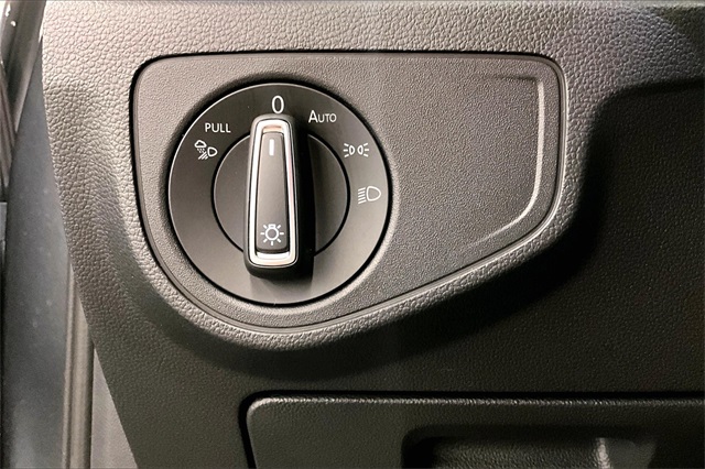 Vehicle image 32 of 38