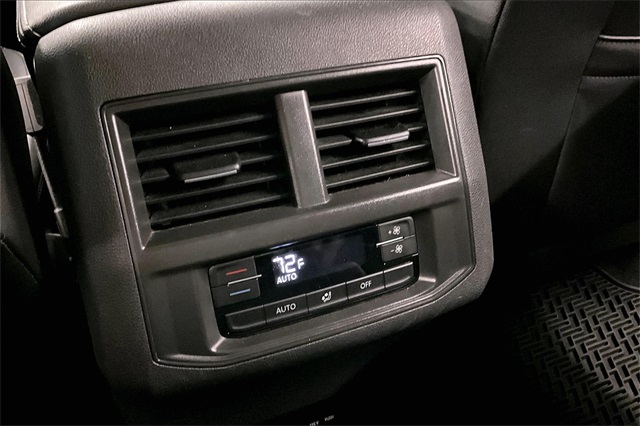 Vehicle image 28 of 38