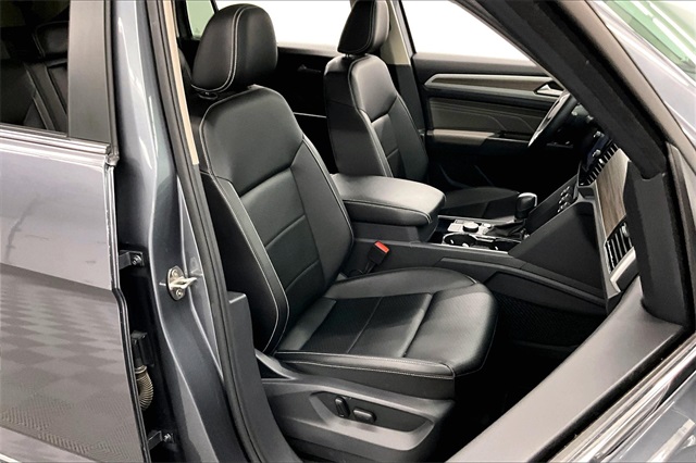 Vehicle image 9 of 38